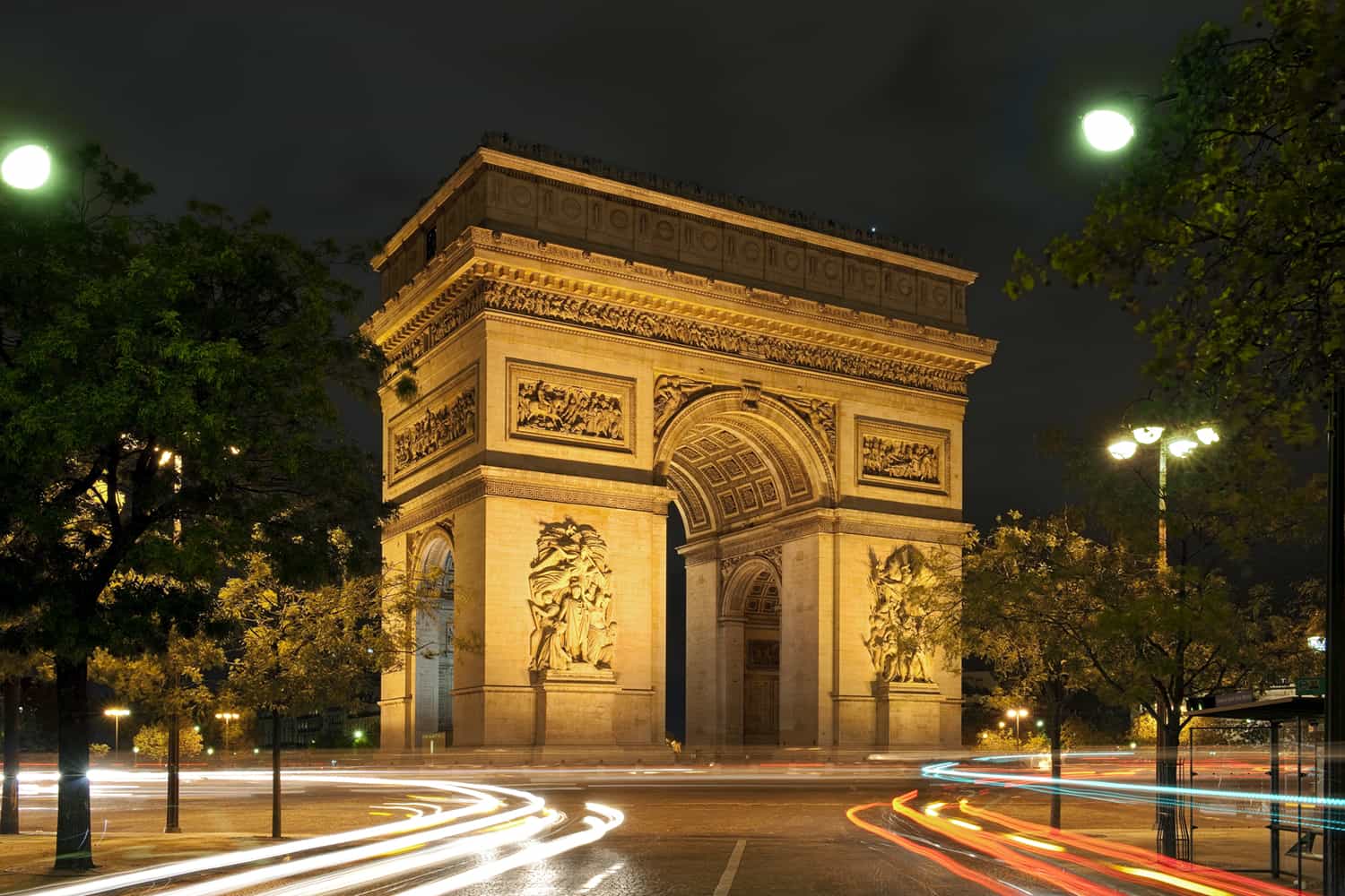 Arc de Triomphe de Paris de nuit