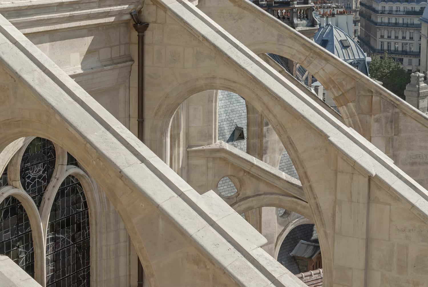 Arcs-boutants de l&rsquo;église Saint-Eustache à Paris, après restauration par Alain-Charles Perrot